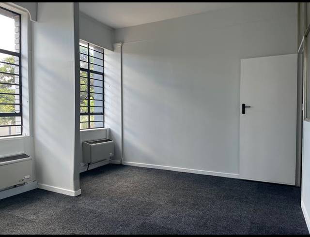 BUSINESS PROPERTY TO RENT IN CLAREMONT